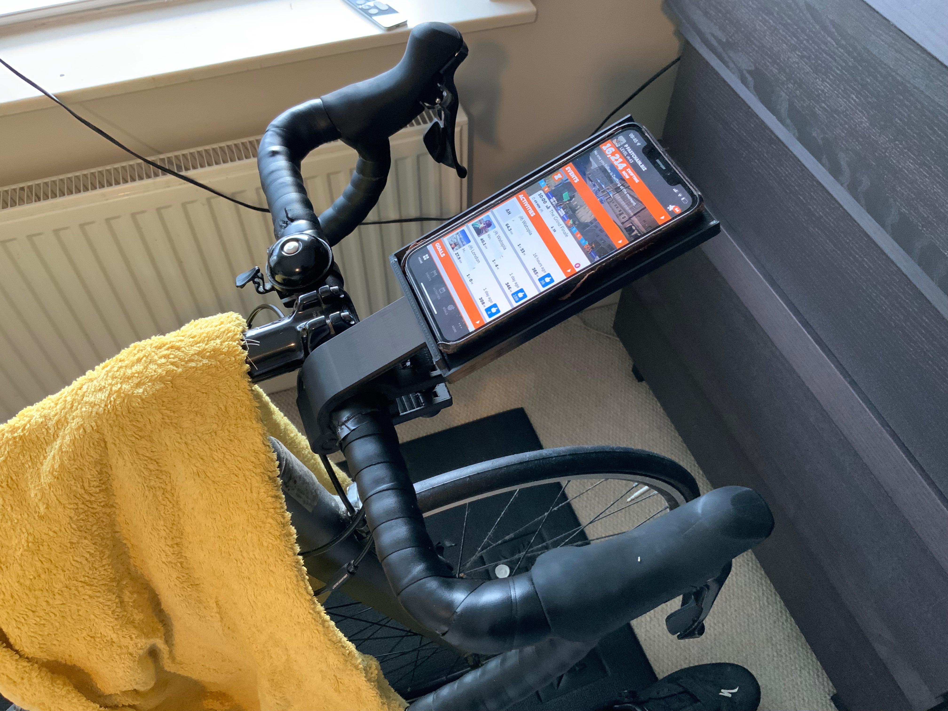 Turbo trainer on sale phone holder